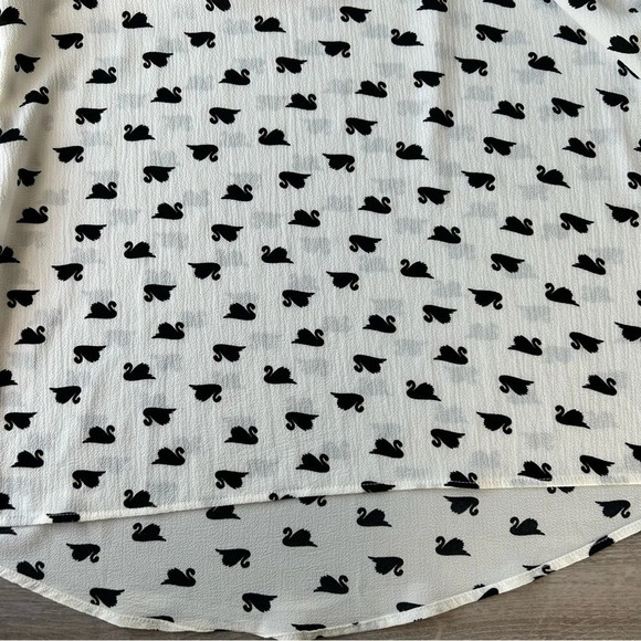 Merced & Madison Swan Patter Flared Sleeve Blouse - Picture 8 of 13